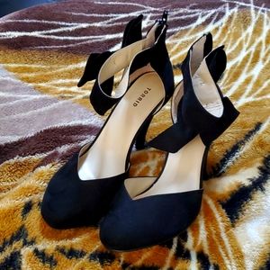 BNWTO Torrid Closed-Toe Bow Heels